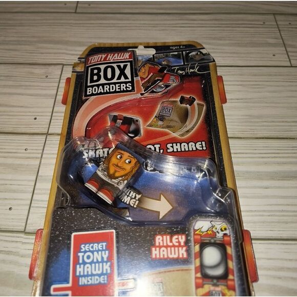 Tony Hawk Box Boarders Riley Hawk Fingerboard Skateboard 2018 w Ramps New - Picture 3 of 7